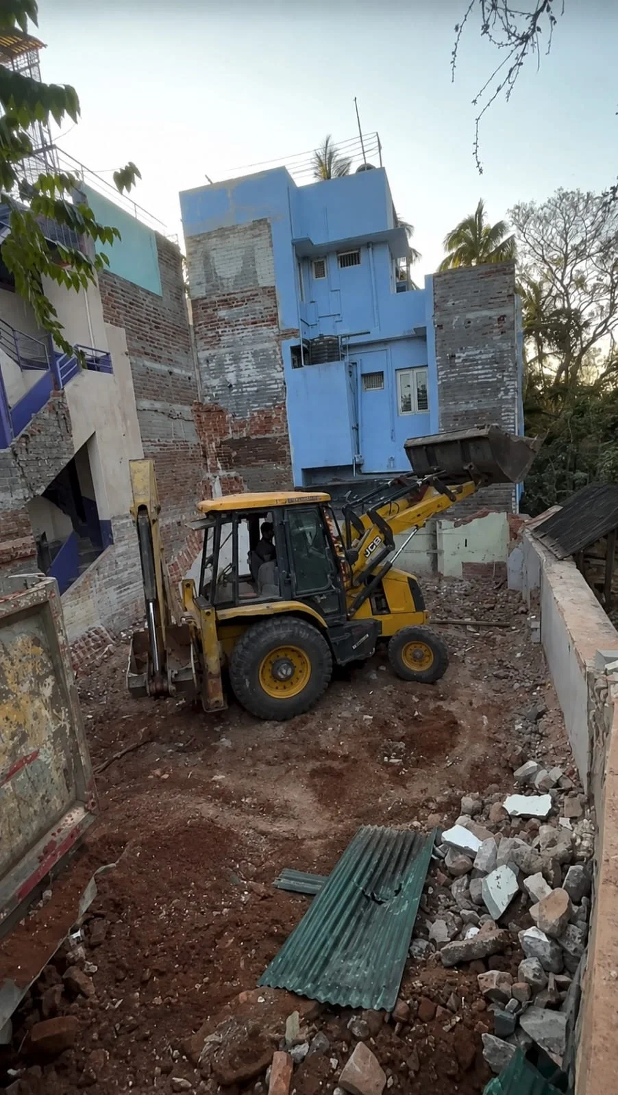 Debris removal and site clearance in Shaheed Path Lucknow