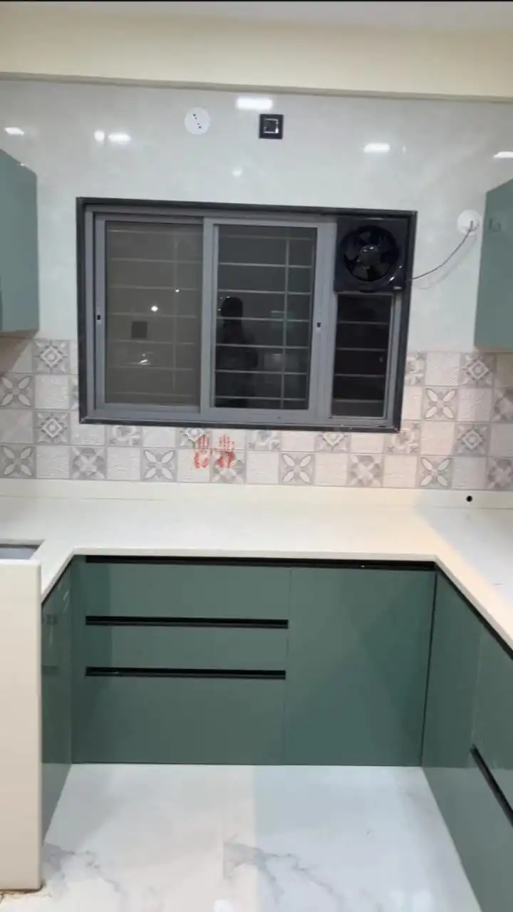 L shape modular kitchen installation in Gomti Nagar Lucknow by RDBPL