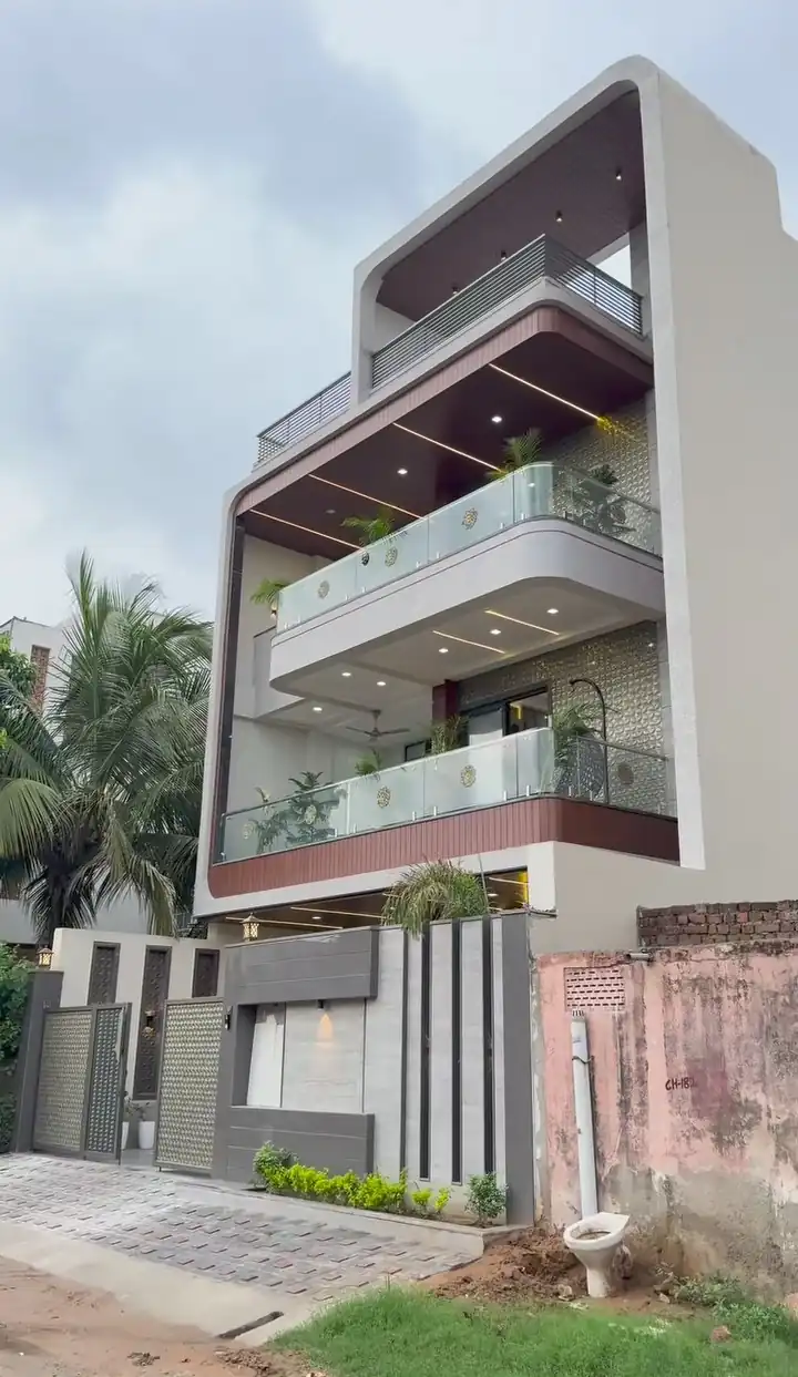 Apartment building construction in Indira Nagar Lucknow